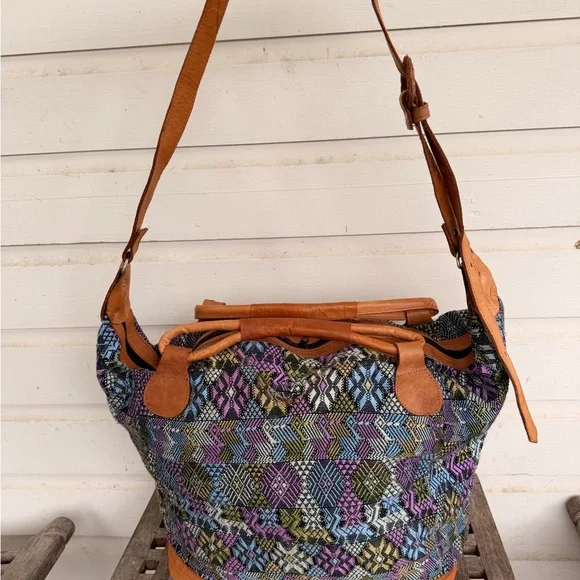 Leather embroidered Huipil bag - Picture 2 of 9